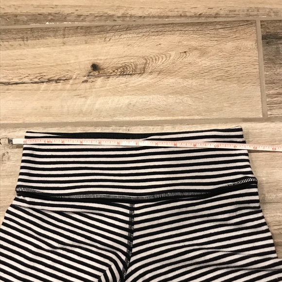 Lululemon B&W Stripe Cotton Wunder Unders - Picture 5 of 8